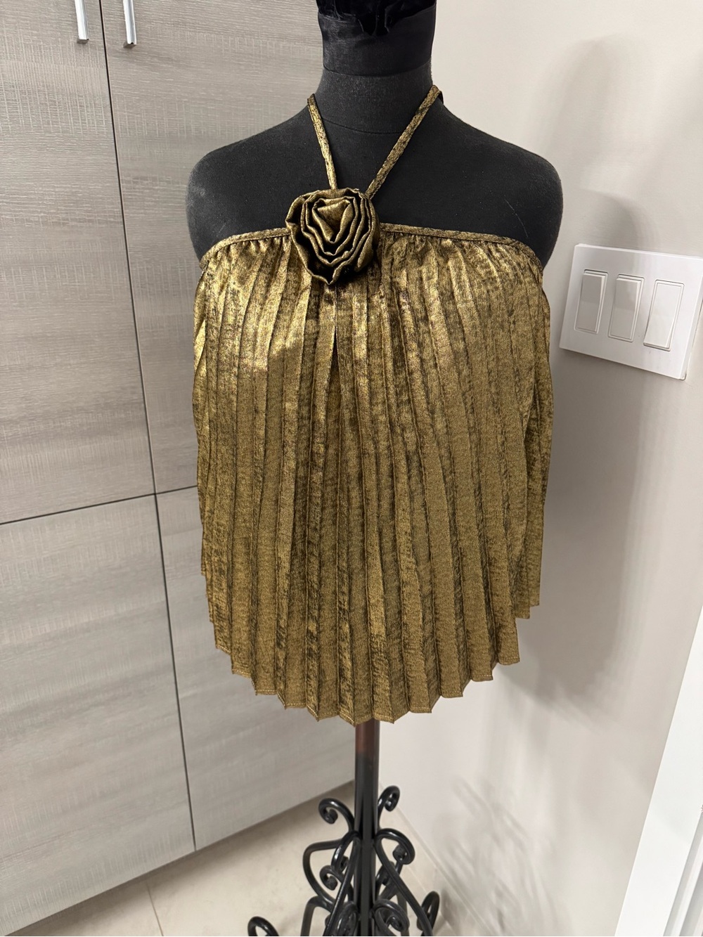 Gold Pleated Halter Top with Rosette Accent by STELLAH size M